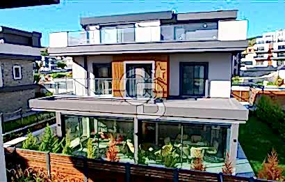 RAMSA PORT ÇANDARLIDA DENİZ MANZARALI SATILIK 3+1 VİLLA