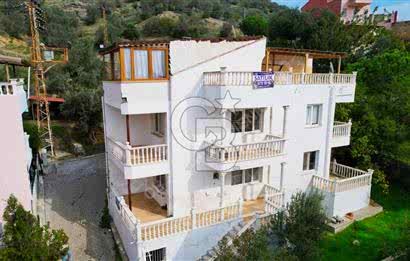 ÇANDARLI KARDEŞ VİLLALARINDA DENİZE YAKIN SATILIK 3+1 VİLLA