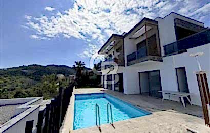 🌟 YALIKAVAK MARİNA’YA 5 DK | ORMAN İÇİNDE DENİZ MANZARALI ULTRA LÜKS VİLLA 🌊 Tam Mahremiyet | Özel Havuz | Yüksek Kira Getirisi