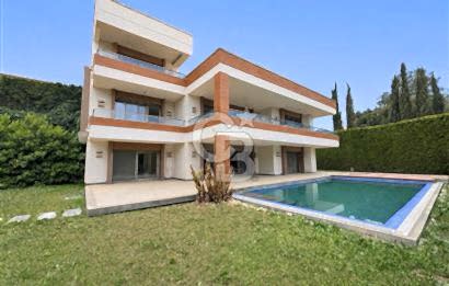 Urla Kekliktepe'de Lüks 5+2 Villa, 1570m² Arsa, Özel Havuzlu