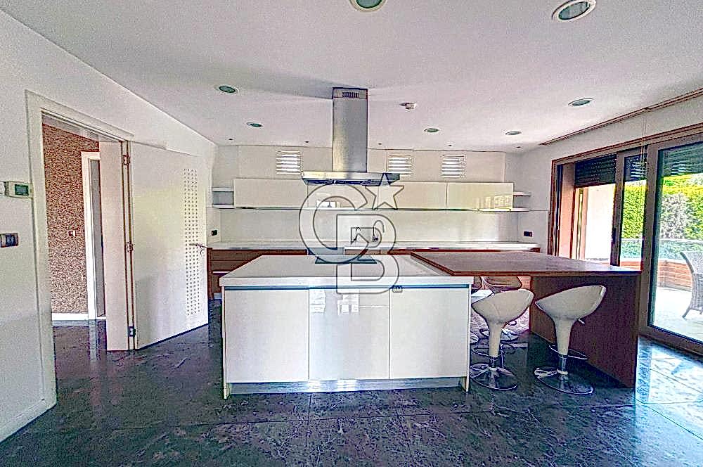 Urla Kekliktepe'de Lüks 5+2 Villa, 1570m² Arsa, Özel Havuzlu