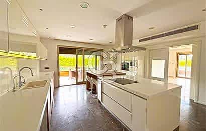 Urla Kekliktepe'de Lüks 5+2 Villa, 1570m² Arsa, Özel Havuzlu