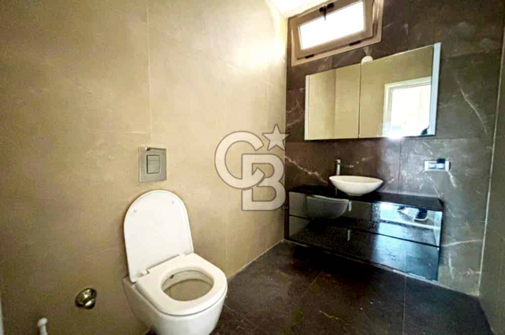 Urla Kekliktepe'de Lüks 5+2 Villa, 1570m² Arsa, Özel Havuzlu