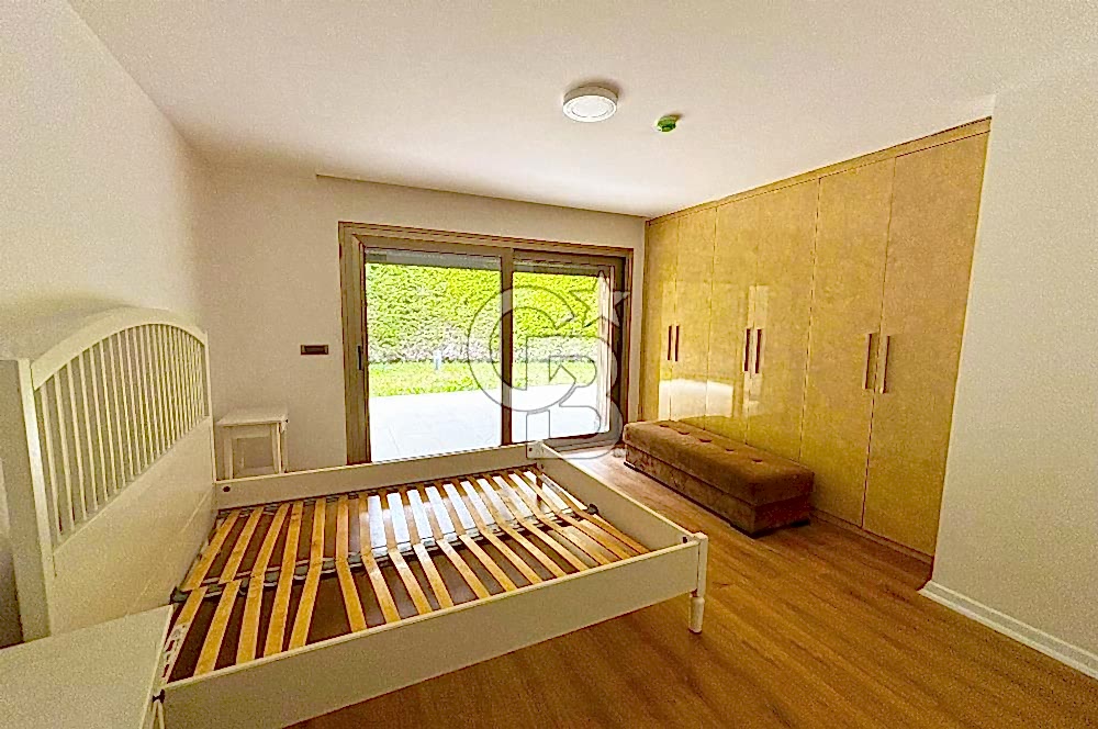 Urla Kekliktepe'de Lüks 5+2 Villa, 1570m² Arsa, Özel Havuzlu