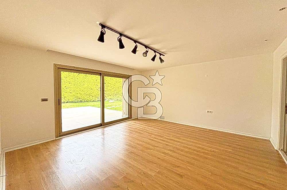 Urla Kekliktepe'de Lüks 5+2 Villa, 1570m² Arsa, Özel Havuzlu