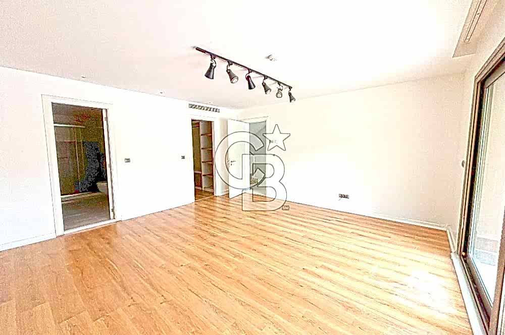 Urla Kekliktepe'de Lüks 5+2 Villa, 1570m² Arsa, Özel Havuzlu