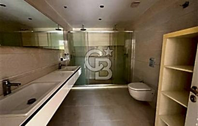 Urla Kekliktepe'de Lüks 5+2 Villa, 1570m² Arsa, Özel Havuzlu