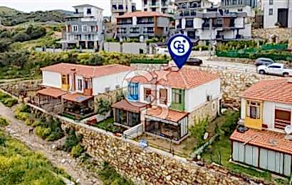 Yenifoça'da Satılık Müstakil Bahçeli 3+1 Villa