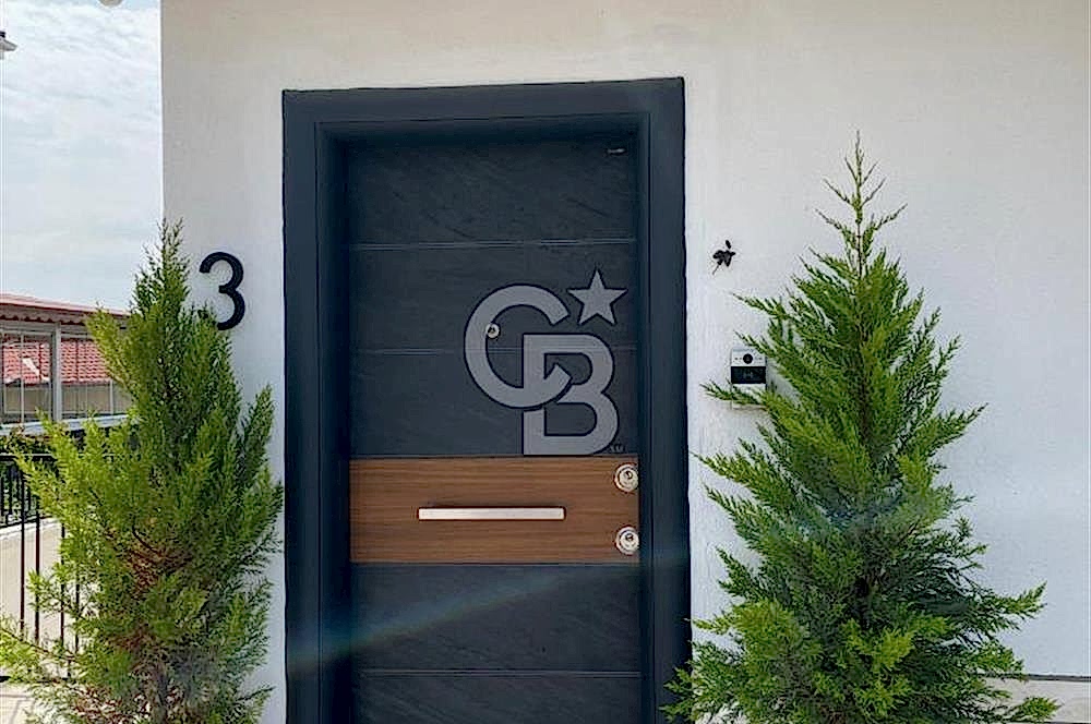 Ayvalık Cunda Adasında Full Deniz Manzaralı Satılık Lüks Villa