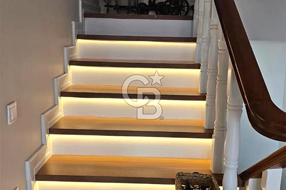 Ayvalık Cunda Adasında Full Deniz Manzaralı Satılık Lüks Villa