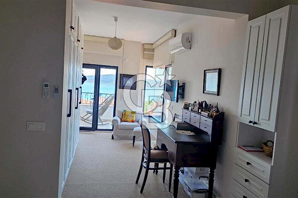Ayvalık Cunda Adasında Full Deniz Manzaralı Satılık Lüks Villa
