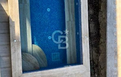 Ayvalık Cunda Adasında Full Deniz Manzaralı Satılık Lüks Villa