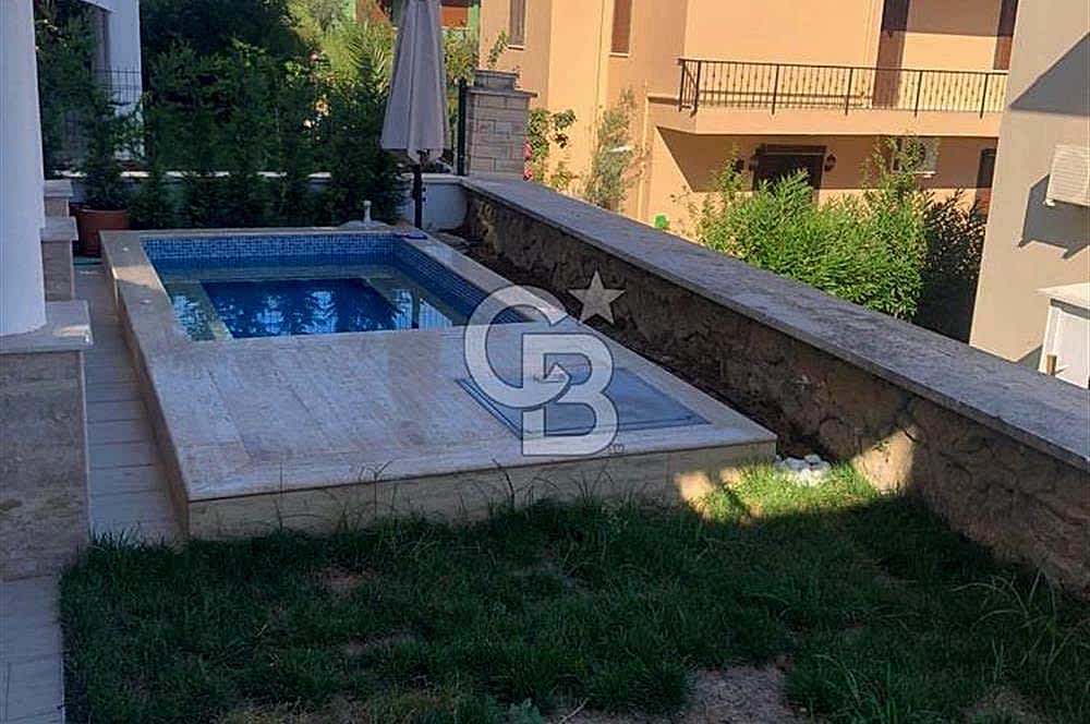 Ayvalık Cunda Adasında Full Deniz Manzaralı Satılık Lüks Villa