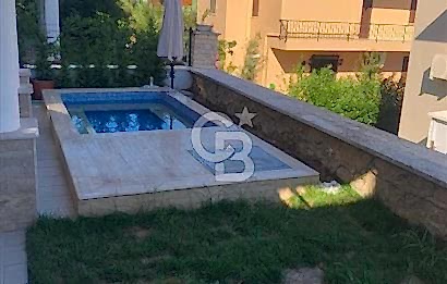 Ayvalık Cunda Adasında Full Deniz Manzaralı Satılık Lüks Villa