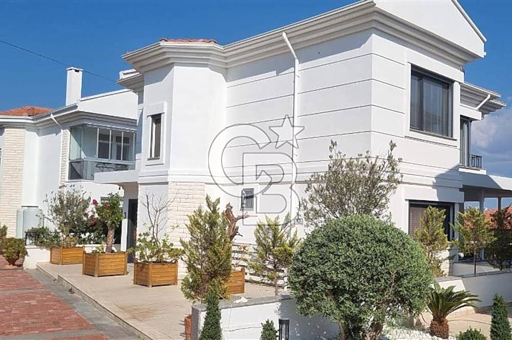 Ayvalık Cunda Adasında Full Deniz Manzaralı Satılık Lüks Villa