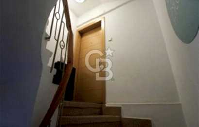 Kandilli Sahilde Satılık 4 katlı Yol Yalısı