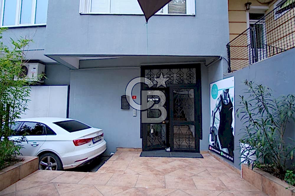 Kandilli Sahilde Satılık 4 katlı Yol Yalısı