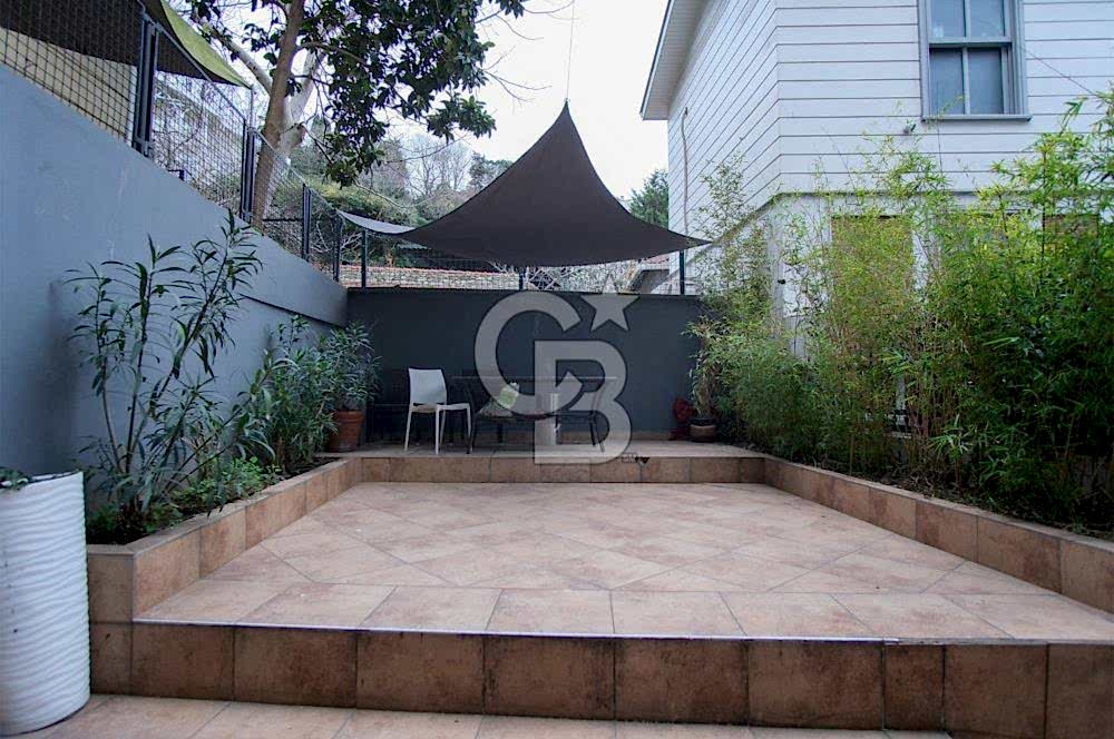 Kandilli Sahilde Satılık 4 katlı Yol Yalısı