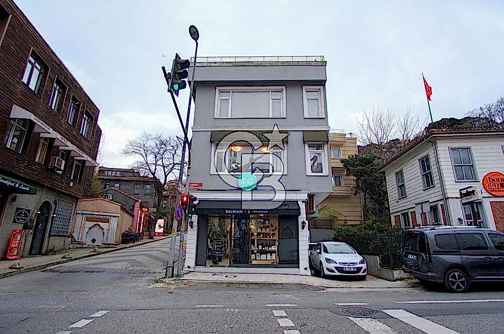 Kandilli Sahilde Satılık 4 katlı Yol Yalısı